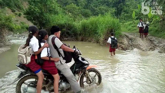 Perjuangan Tanpa Batas Guru Garis Depan Demi Tegaknya Pendidikan Di Daerah Terpencil Indonesia