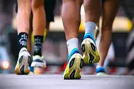 Rekor Lari 2026 Pecah Terus! Mengenal Teknologi "Sepatu Pegas" yang Bikin Pelari Amatir Makin Kencang