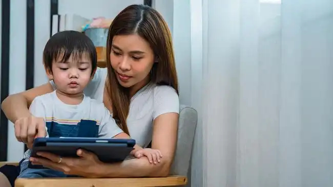 Anak Mulai Kecanduan HP? Lakukan 5 Trik Efektif Ini untuk Mengatasi Screen Time