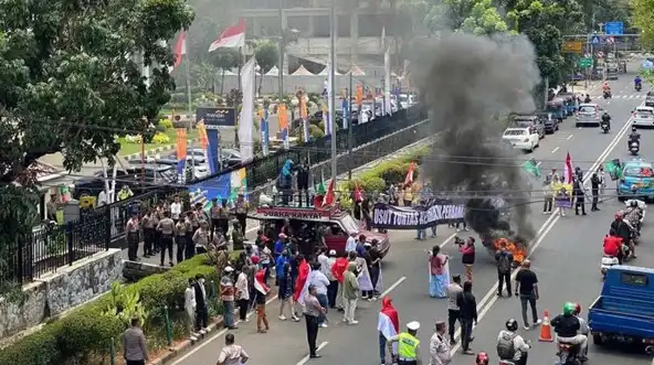Geruduk Kantor OJK dan Gambir, Aliansi Aktivis hingga Mahasiswa Hukum Gelar Aksi Demo Besar Hari Ini