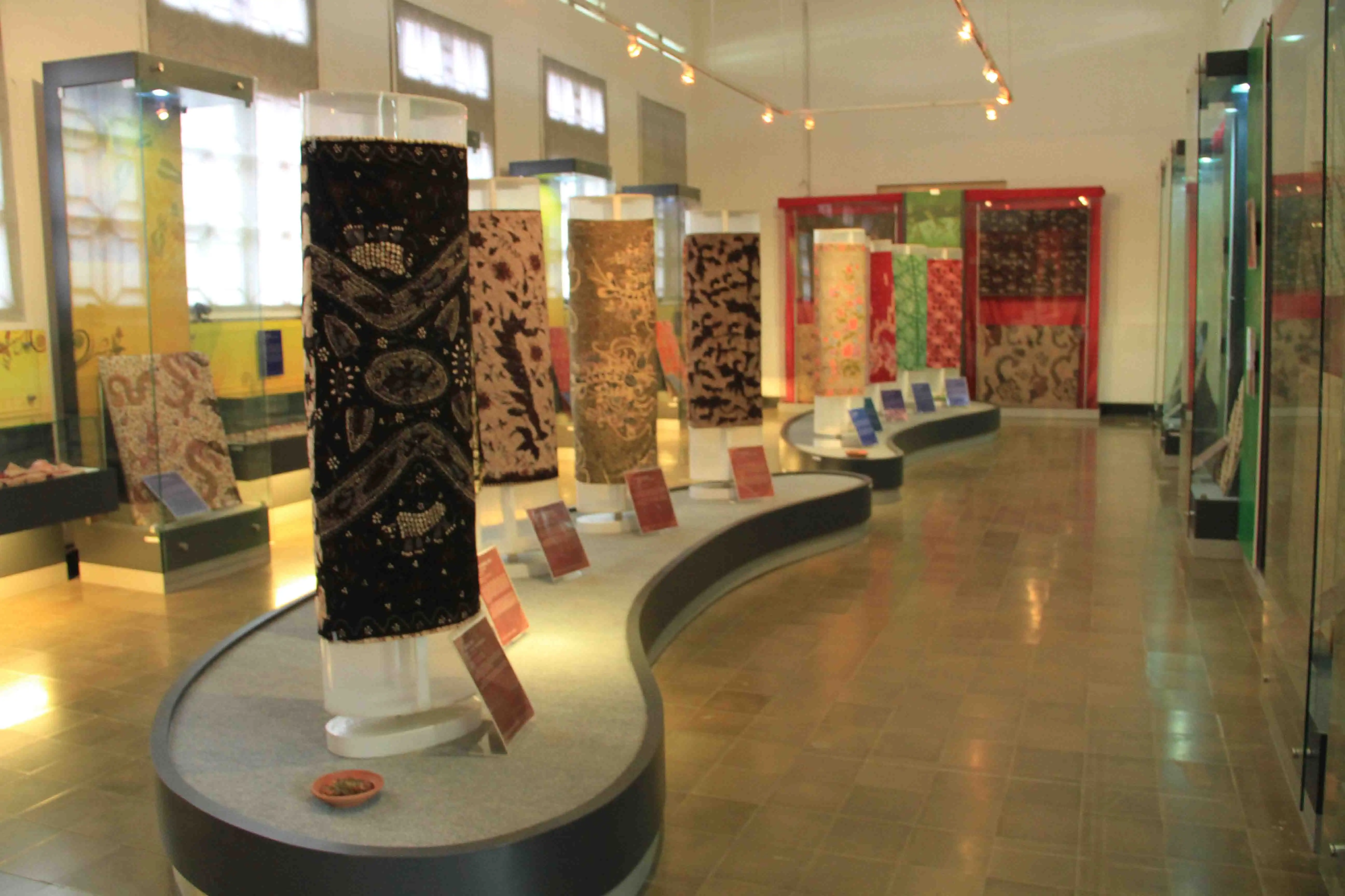 Jejak Sejarah Museum Batik Pekalongan: Dari Gedung Kolonial hingga Pusat Edukasi Batik Nusantara