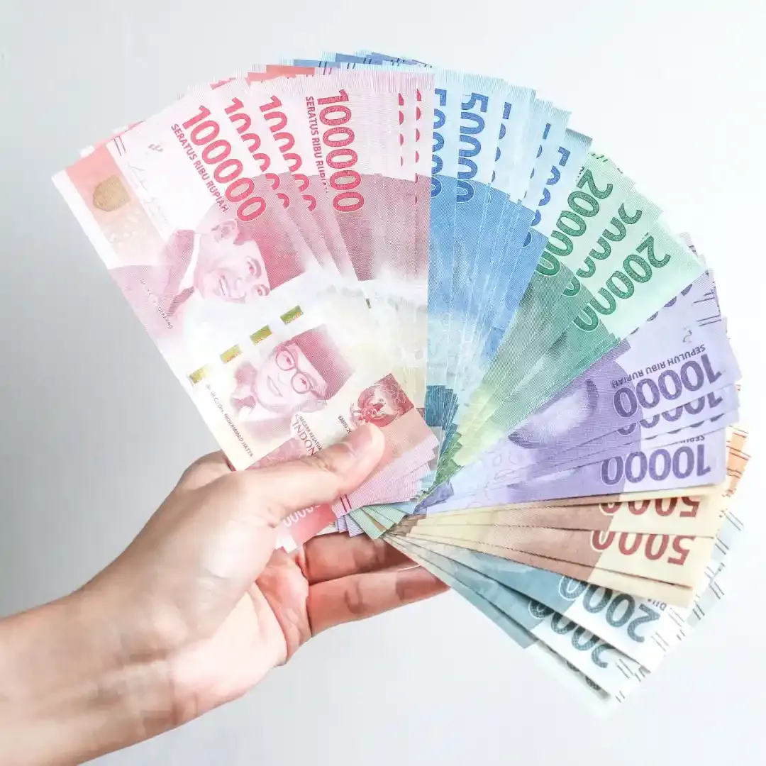Rupiah Tertekan Sentimen Global, BI Ingatkan Batas Waktu Tukar Uang Lama!