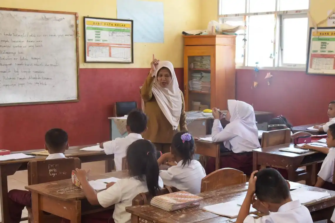 Kabar Baik Guru Honorer! Payung Hukum Gaji Diperkuat dan Aturan Penataan ASN Terbit"