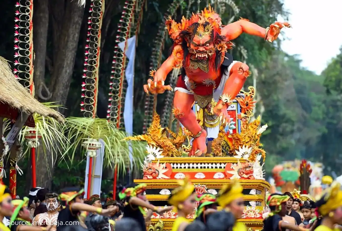 Evolusi Ogoh-ogoh: Kisah Perjalanan Bahan Baku dari Tradisional, Plastik, hingga Eco-Friendly