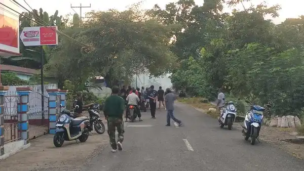 Di Balik 20 Rumah yang Hangus di NTT: Mengapa Konflik Adonara Kembali Pecah dan Menelan Korban? 