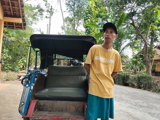 Anak Tukang Becak Menangis Terancam Batal Kuliah, Imbas Ayahnya Mendadak Masuk Desil 9