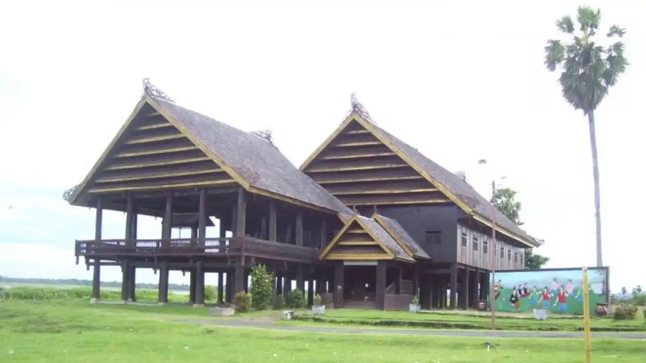 Menilik Makna Kosmologi pada Desain Rumah Tradisional Suku-Suku di Indonesia