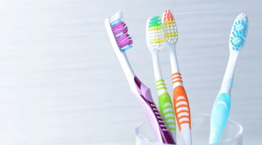 Jangan Tunggu Sampai Mekar, Ini Lho Bahaya Tersembunyi Kalau Kamu Malas Ganti Sikat Gigi Rutin