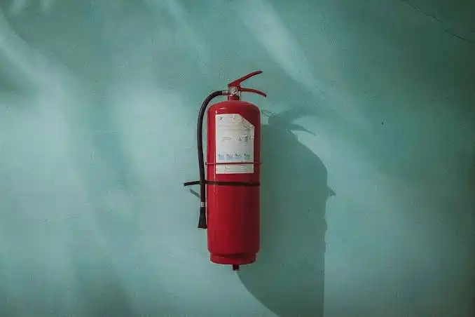 Jangan Salah Semprot! Ini Bedanya Jenis APAR Foam, Powder, hingga CO2 Berdasarkan Jenis Kebakaran