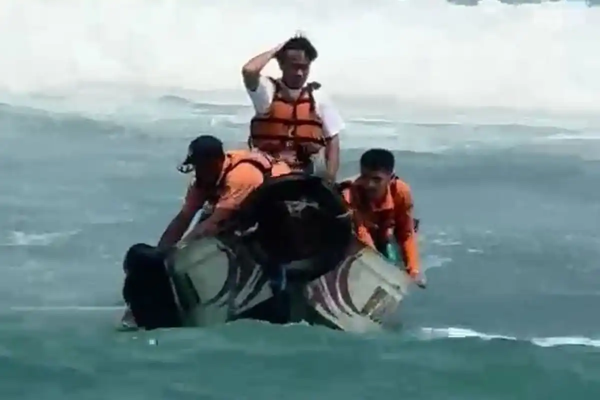 Kesiapsiagaan Tim SAR Selamatkan Nyawa Ibu dan Anak di Jalur Maut Pantai Sundak