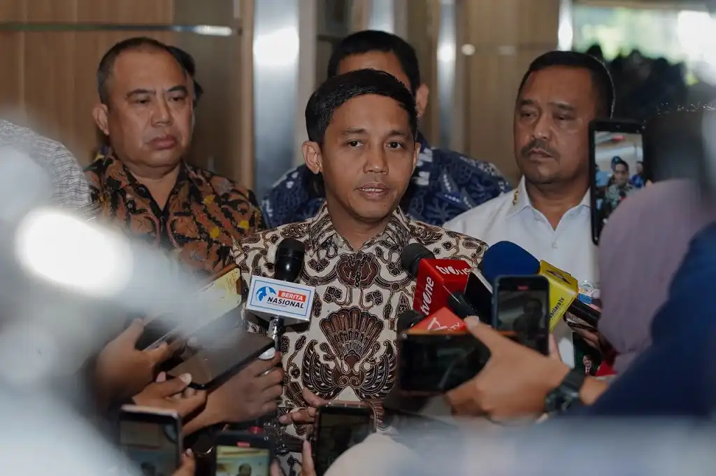 Pasca-OTT Memanas: Menhut Raja Juli Mendadak Datangi KPK, Laporkan Penolakan Gratifikasi!