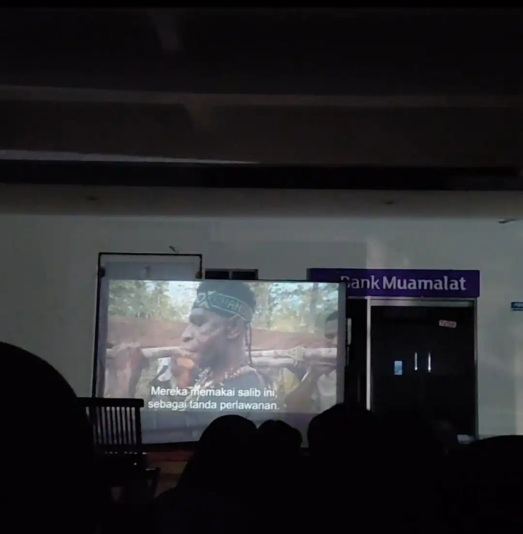 Nobar Pesta Babi Demi Jaga Kewarasan