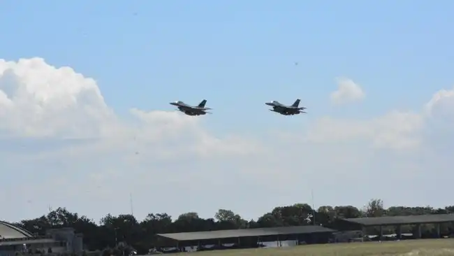 3 Jet Tempur F-16 Seliweran di Langit Jakarta, TNI AU Buka Suara