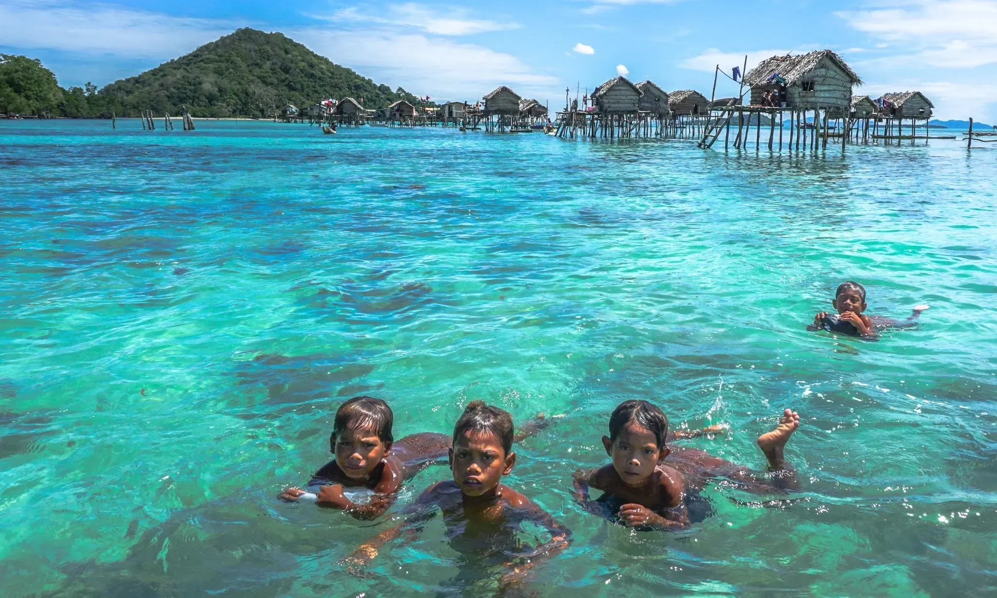 Jejak Sejarah Suku Bajo dan Evolusi Ribuan Tahun yang Menciptakan "Manusia Ikan" Nusantara