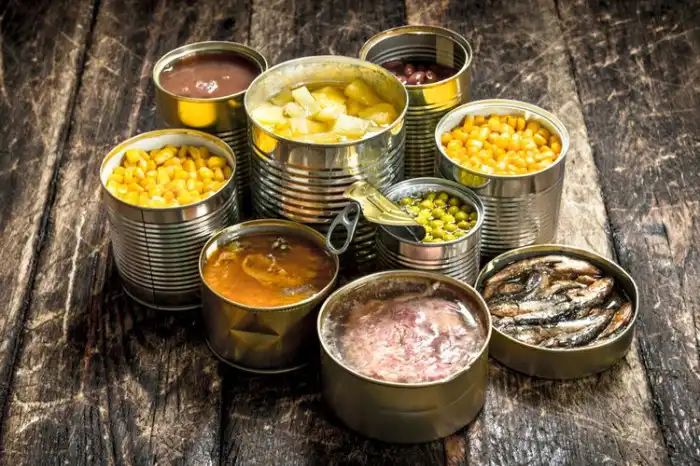 Ciri-Ciri Kaleng Makanan yang Tak Layak Konsumsi: Waspada Bakteri Clostridium Botulinum!