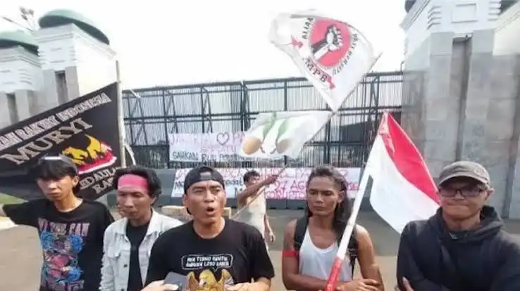 Rekening Donasi Demo Pati Diblokir Mandiri, YLBHI Sebut Tindakan Melanggar Hukum