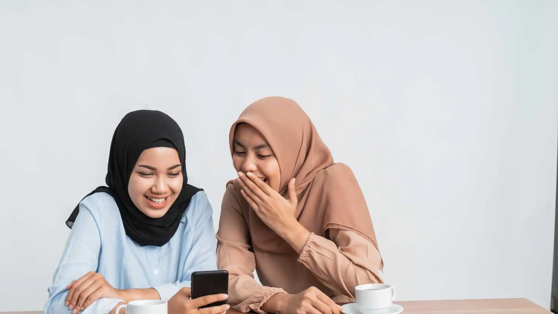 Ghibah Sebagai Racun Jiwa dan Penjelasan Ilmiah Mengapa Menjaga Lisan Merupakan Bentuk Penjagaan Integritas Otak