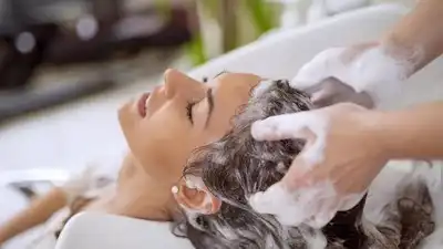 Rambut Malah Jadi Lepek dan Ketombean? Ini Alasan Medis Mengapa Keramas Tiap Hari Itu Bahaya