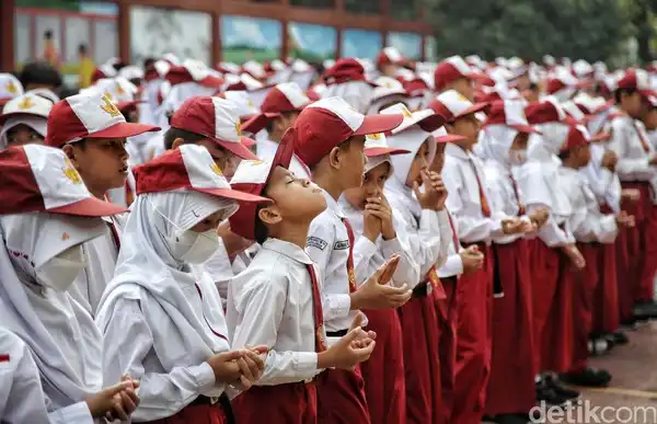 Anti Menangis! 5 Cara Menyiapkan Mental Anak Menghadapi Hari Pertama Sekolah