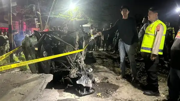 Pikap Grand Max Ringsek Tertabrak KA Majapahit di Kalijambe Sragen, Pengemudi Selamatkan Diri