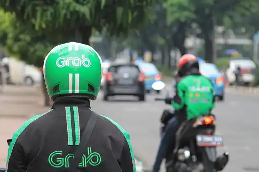 Pemerintah Ancam Cabut Izin Gojek dan Grab jika Melanggar Batas Komisi Ojol 8 Persen
