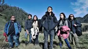 Bahaya Tersembunyi di Balik Denim Mengapa Celana Jeans Menjadi Musuh Utama Para Pendaki Gunung