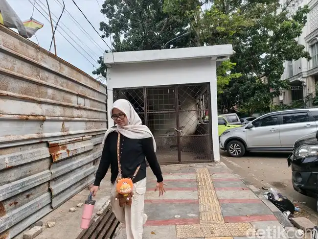 Bangunan Garasi di Atas Trotoar Bandung Dibongkar Satpol PP Usai Viral di Media Sosial