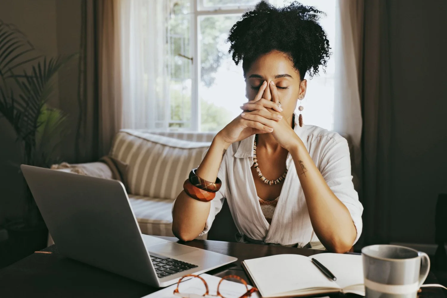 Jangan Sampai Padam,  Cara Membedakan Lelah Fisik Dengan Kondisi Burnout Yang Bisa Melumpuhkan Kewarasan