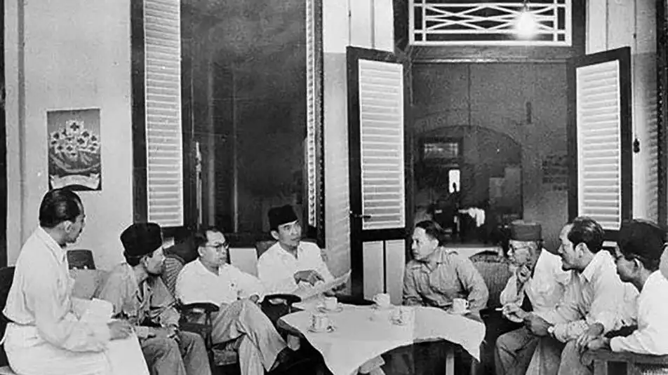 Malam Mencekam 15 Agustus 1945: Perdebatan Sengit Golongan Muda dan Soekarno-Hatta