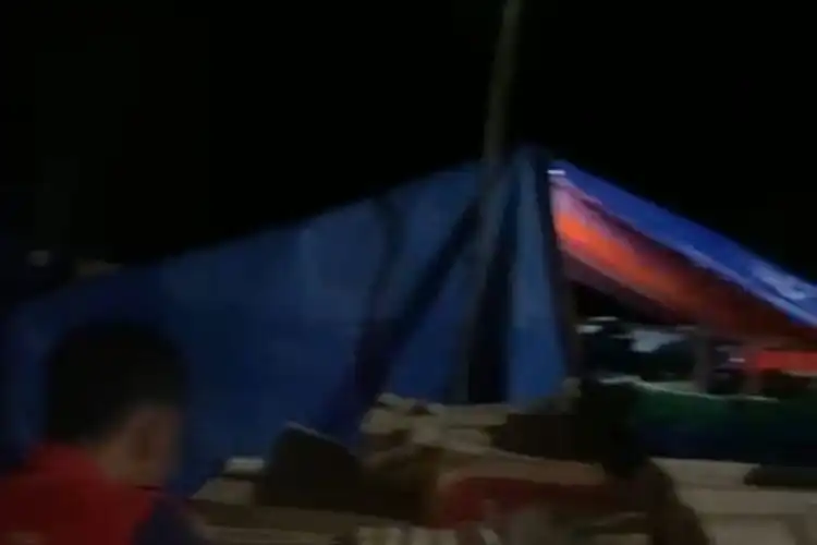 38 Hari Tanpa Listrik, Pengungsi Banjir Aceh Utara Bertahan di Tengah Gelap