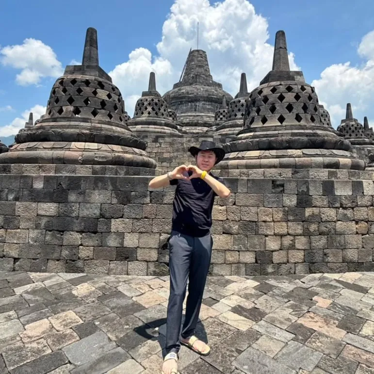 Kagumi Borobudur, Shin Tae-yong Beri Sinyal Betah di Indonesia Meski Keluarga Heran