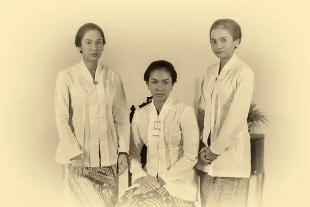 Berhenti Sekadar Berkebaya! Mari Bedah Substansi Pemikiran Kartini yang Belum Selesai