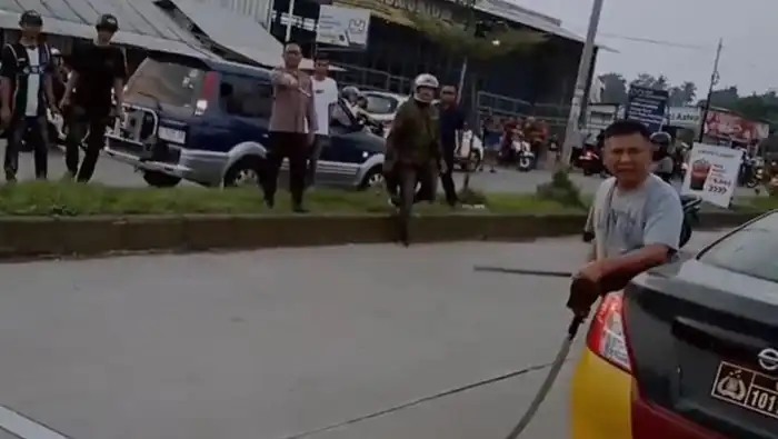 Kronologi Oknum Polisi Mengamuk di Rumah Anggota DPR Ade Ginanjar, Roboh Ditabrak Mobil Patroli!