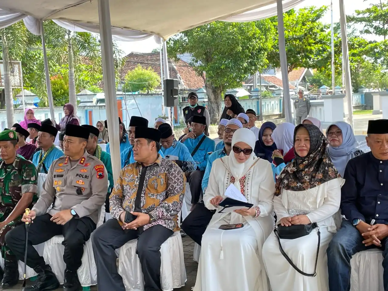 Pelepasan Jamaah Calon Haji Kota Pekalongan, Pemerintah Kota Pekalongan Fasilitasi Bus Hingga Cek Kesehatan