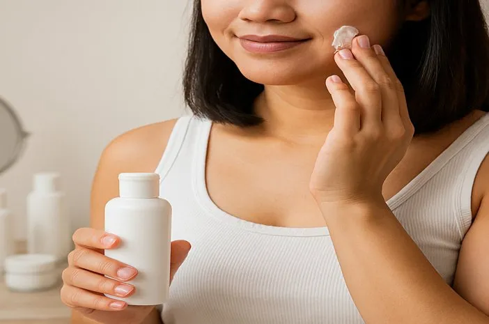 Jangan Sampai Tertukar! Ini Urutan Pemakaian Skincare Pagi dan Malam untuk Pemula