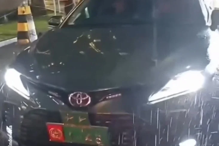Bukan Lawan Arus, TNI AD Sebut Mobil Dinas Bintang Dua Terjebak Kemacetan Parah