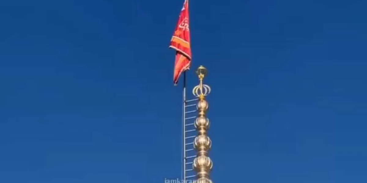 Iran Kibarkan Bendera Merah Usai Kematian Ali Khamenei, Sinyal Perang Total?