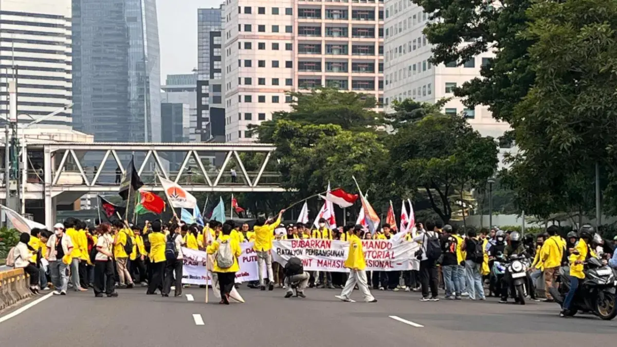 Gagal Tembus Bundaran HI, Aksi BEM UI Tertahan Barikade Polisi di Dukuh Atas