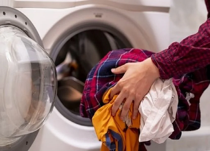 Jangan Asal Masuk! Urutan Mencuci Baju Mudik agar Mesin Cuci Awet dan Baju Tetap Wangi