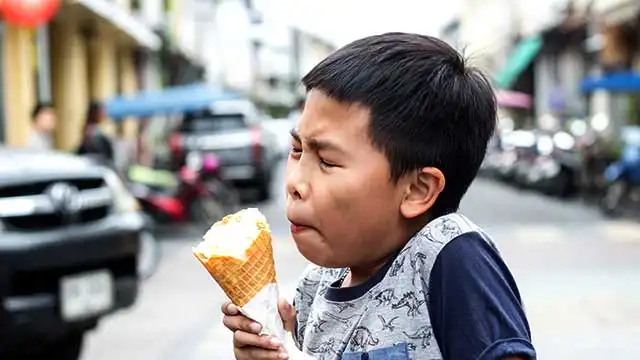 Pernah Alami Brain Freeze Saat Makan Es Krim? Ini Alasan Ilmiah dan Cara Mengatasinya!