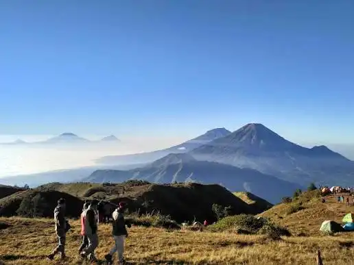 Siap Muncak? 5 Gunung di Indonesia yang Paling Ramah dan Cocok untuk Pendaki Pemula