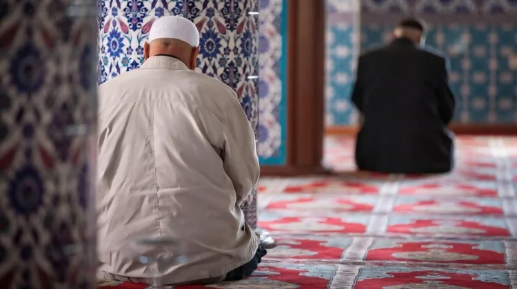 Efek Detoks Digital dan Mental Melalui Itikaf serta Bagaimana Lingkungan Masjid Memengaruhi Keseimbangan Dopamin Manusia