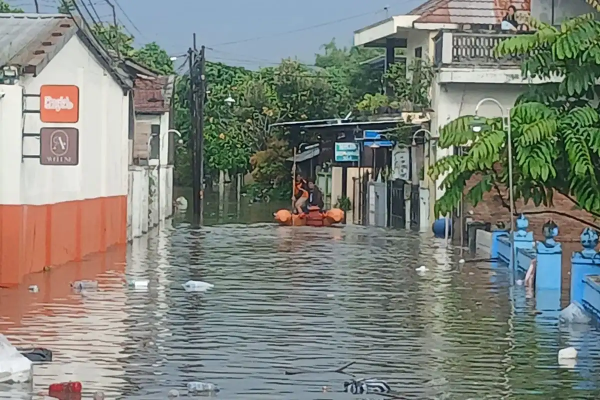 Hujan Deras Tak Berhenti, Solo dan Sukoharjo Dikepung Banjir Luapan Sungai