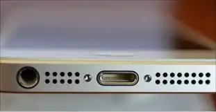 Menjaga Performa Perangkat melalui Perawatan Fisik serta Penjelasan Mengenai Larangan Penggunaan Cairan Keras pada Layar