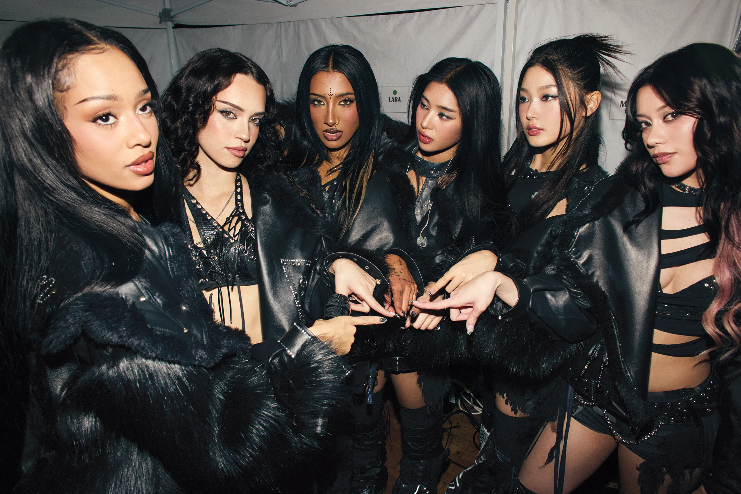 KATSEYE dan Cast 'K-Pop Demon Hunters' Guncang Panggung Coachella 2026 dengan Golden Performance