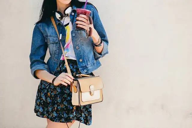 Capsule Wardrobe: Cara Memiliki Lebih Sedikit Pakaian Tapi Selalu Tampil Stylish
