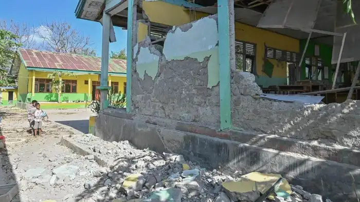 Flores Diguncang Gempa Susulan M 4,0: RSUD Komodo Dirikan Tenda Darurat dan Jembatan Trans Flores Rusak