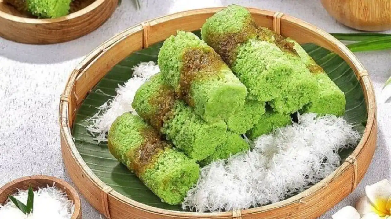 Kue Putu Naik Kelas! Kenapa Jajanan Pasar Kini Muncul di Resto Mewah?