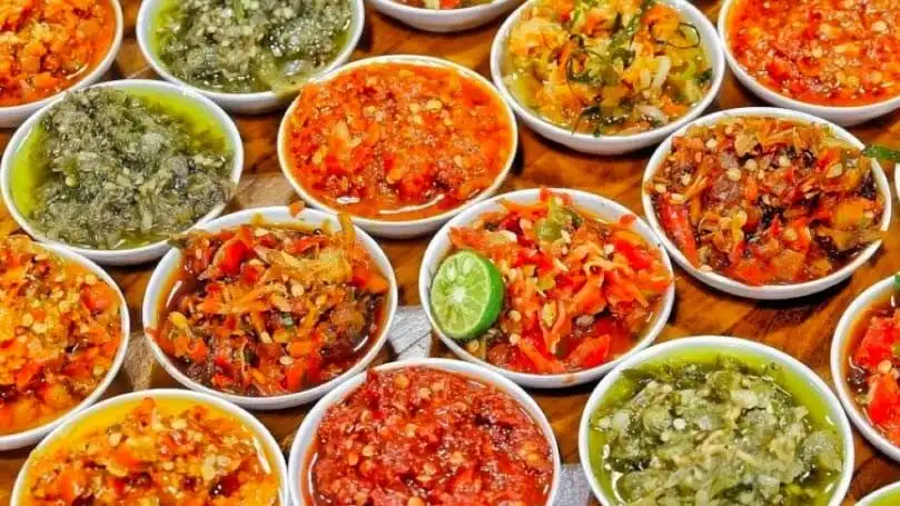 Asal-Usul Kuliner Legendaris: Kenapa Tiap Daerah di Indonesia Punya Resep Sambal yang Berbeda?