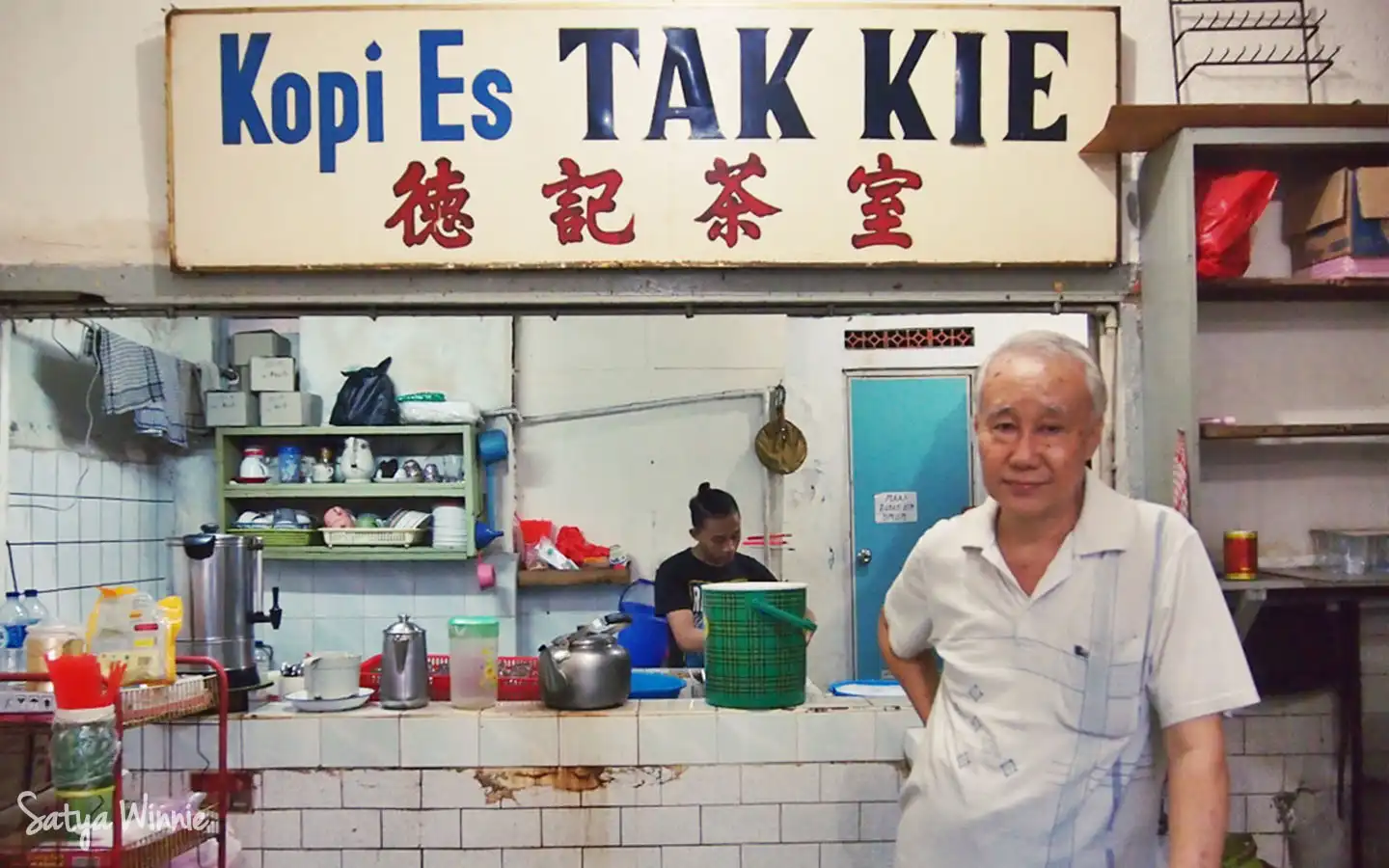 Legend Banget! Rahasia Kopi Es Tak Kie Bertahan 99 Tahun di Gang Sempit Glodok